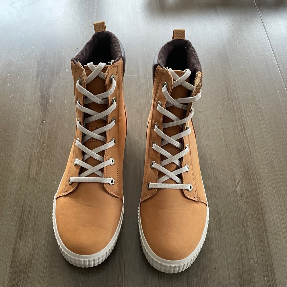 Timberland women’s Skyla Bay 6-inch Boots, Wheat Nubuck, 10